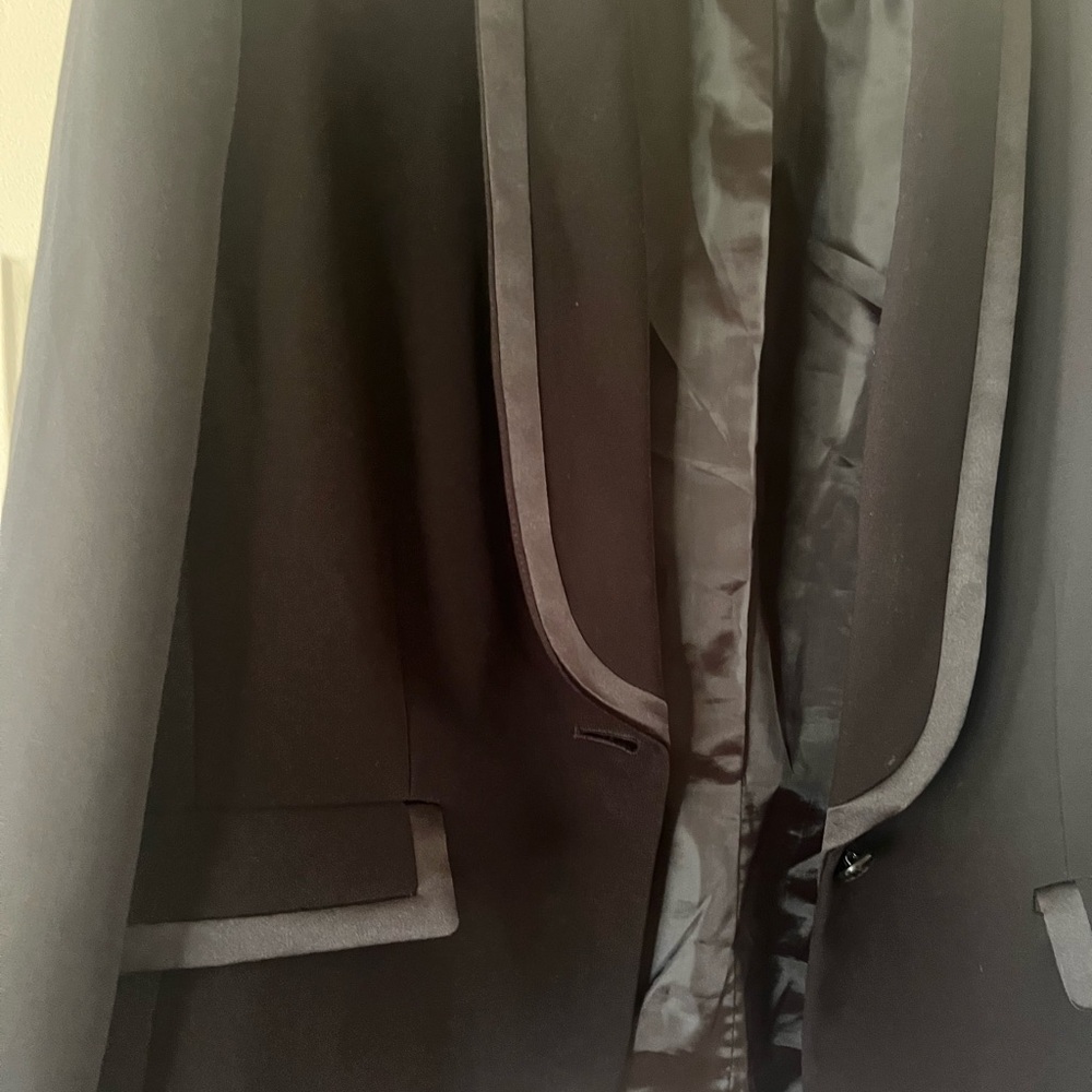 Tahari Elegant Black Women's Blazer - Picture 3 of 4